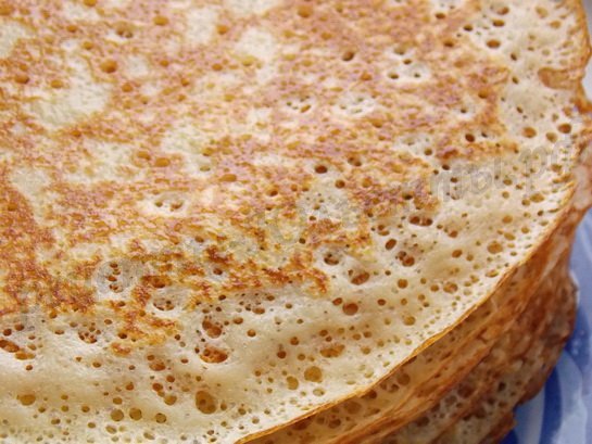 Блины на дрожжах тонкие с дырочками рецепт с пошагово вкусные Блины на дрожжах тонкие с дырочками рецепт с пошагово вкусные