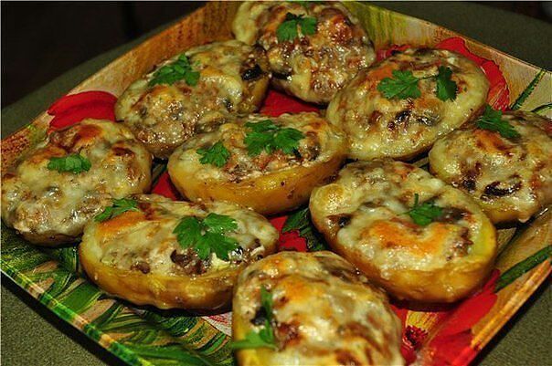 Картошка с фаршем в духовке рецепты с пошагово с сыром Картошка с фаршем в духовке рецепты с пошагово с сыром