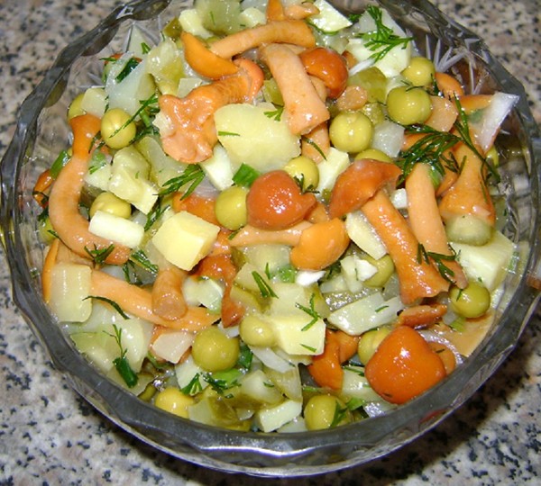 Рецепты салатов с маринованными грибами