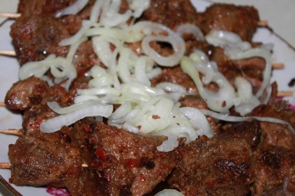 Смотреть видео как в домашних условиях приготовить вкусный шашлык из курицы