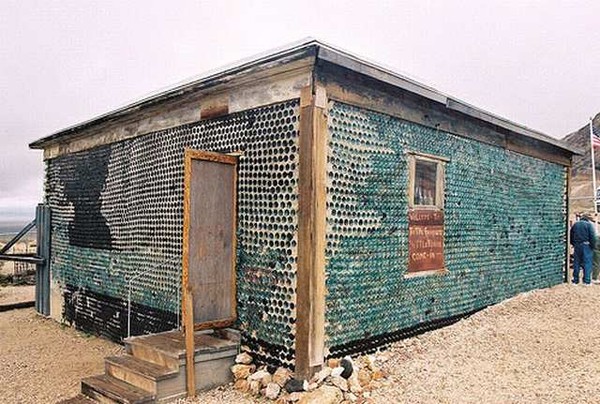 Сарай из пластиковых бутылок Сарай из пластиковых бутылок