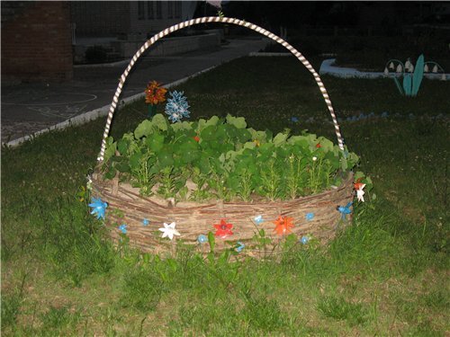 Клумба из бутылок мастер класс Клумба из бутылок мастер класс