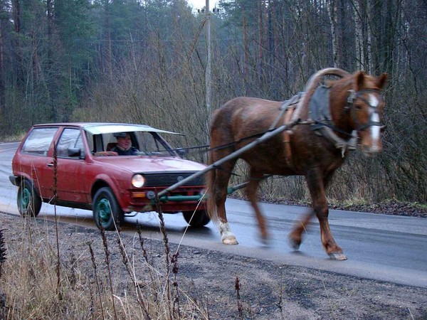 Сзади автомобиль где вы находитесь Сзади автомобиль где вы находитесь