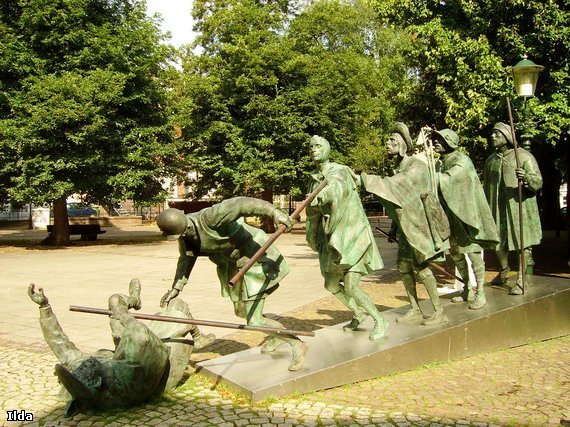 Где находится композиция