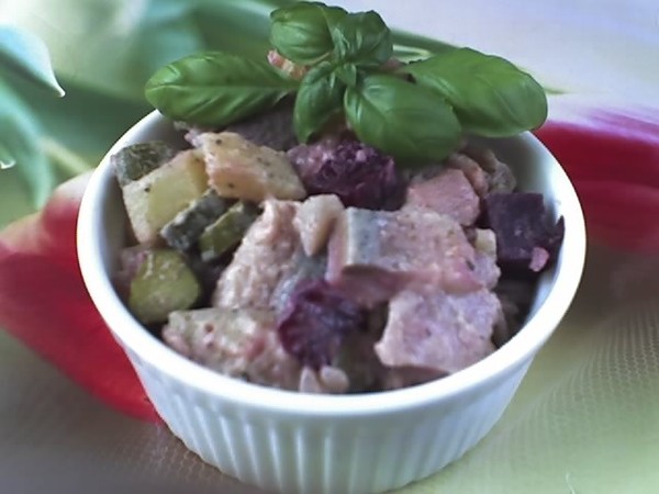 Салат с селедкой маринованными огурцами Салат с селедкой маринованными огурцами