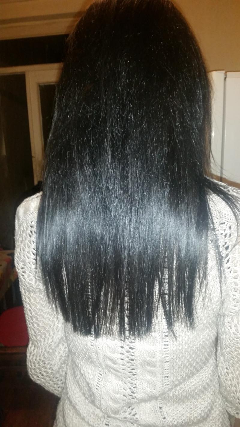 волосы до пояса. тонкие жидкие длинные волосы. редкие концы. ровный срез волос. длинные редкие волосы.