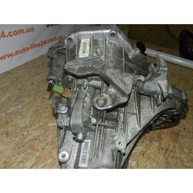 Ответы Mail.ru: Расположение датчика включения заднего хода Renault ...