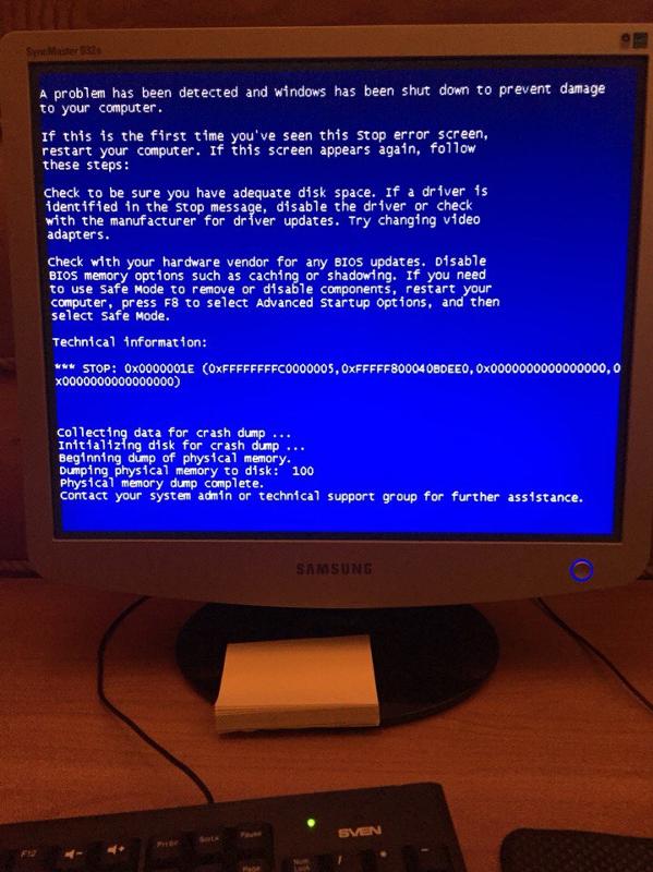 Экран смерти windows 11. Почему компьютер включается и выключается. Синий экран crash. Dump physical disk. Синий экран crash.