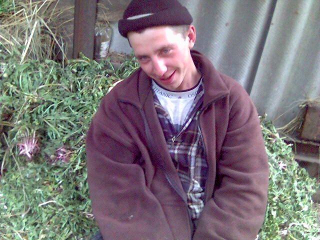 умственно отсталый мужик. умственно отсталые мужчины. умственно отсталый парень. умственно отсталый парень. умственно отсталые мужчины.