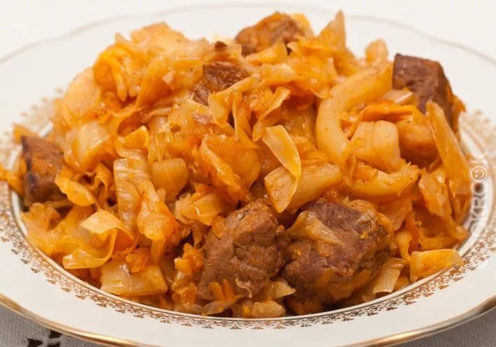 как тушить капусту с курицей как тушить капусту с курицей