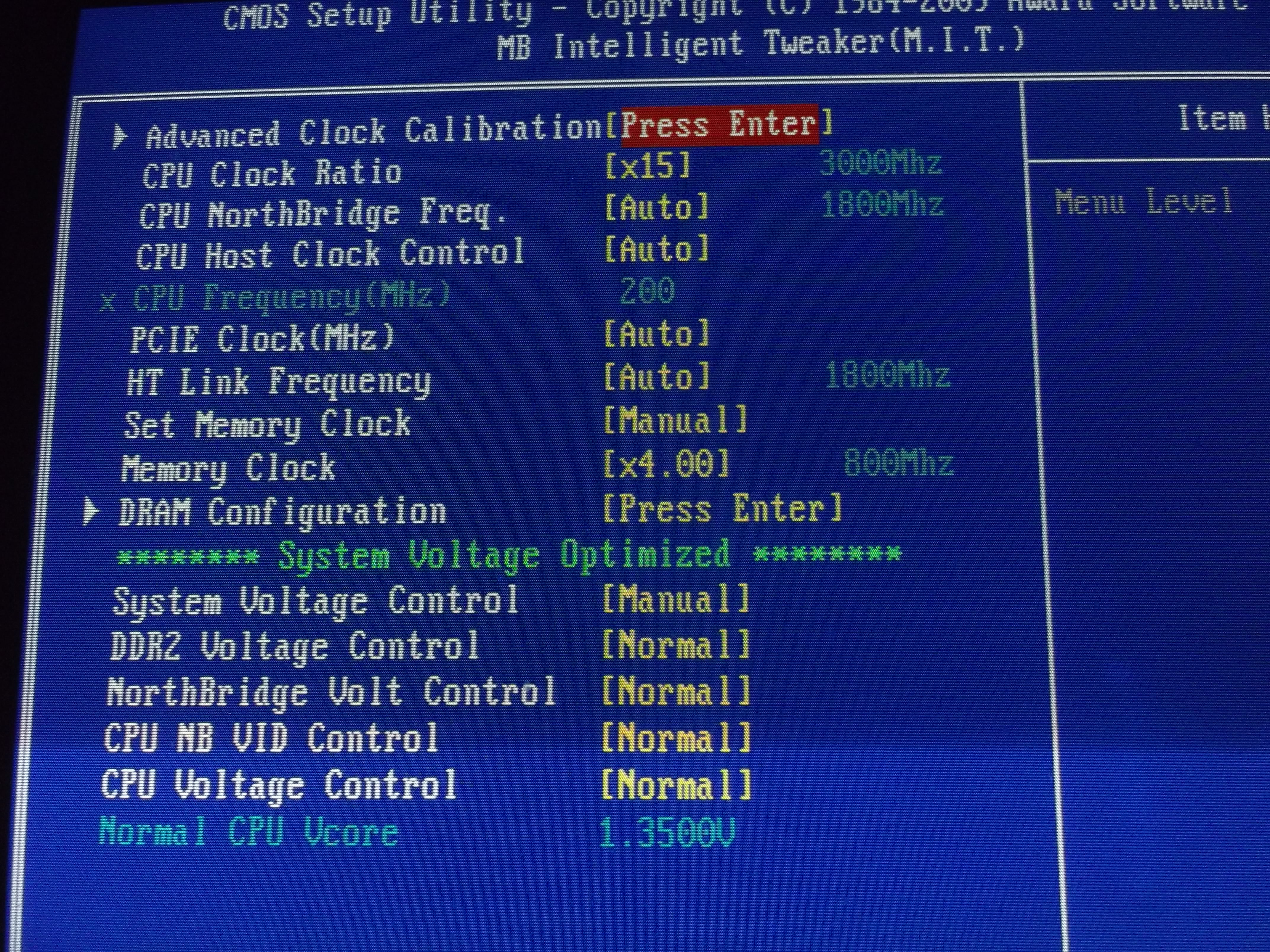 напряжение в биосе. старый биос. Uefi bios напряжение процессора. Gigabyte ga ep43 ds3l биос. Bios asus понизить вольтаж процессора.