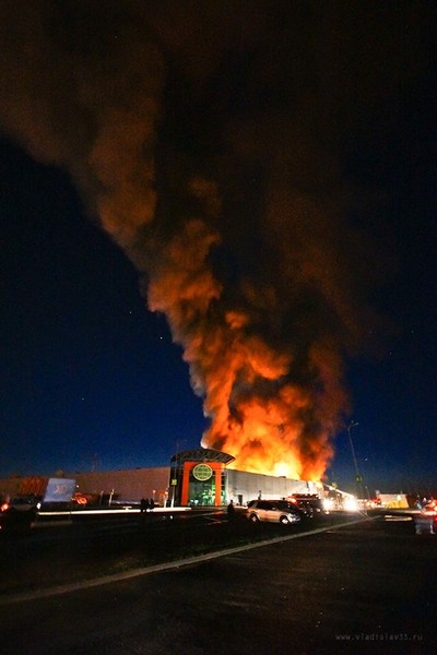 сгоревший глобус. пожар в глобусе во владимире. пожар в глобусе пушкино. глобус горел. пожар в глобусе во владимире.