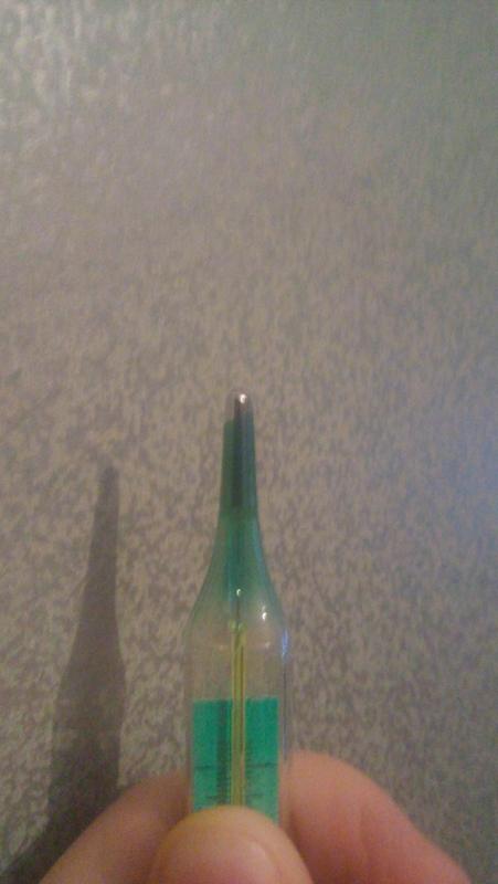 градусник лопнул. термометр для воды ссср tp 6-410-52 ртутный. градусник с зеленым кончиком. ртуть в градуснике. снимают ли пленку с градусника.