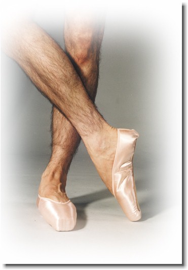 Мужчины носят пуанты. Мужчины носят пуанты. Семен чудин балет. Мужчина на пуантах. Мужчины носят пуанты.