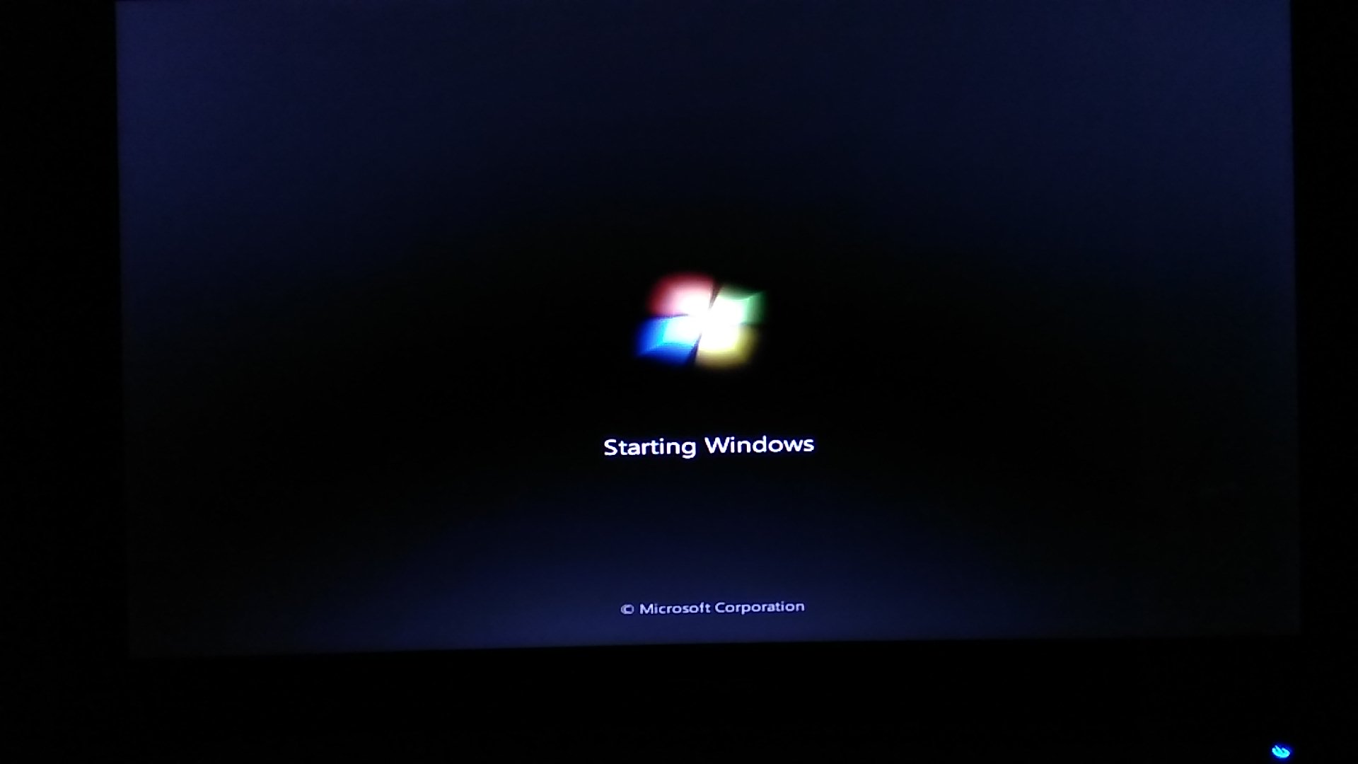 Starting windows. Экран загрузки виндовс. Загрузка виндовс 7. Экран запуска виндовс 7. Windows 7 загрузочный экран.