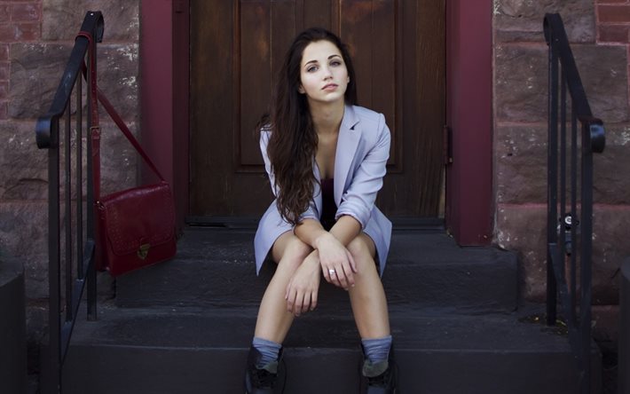 Brunette gloryhole petite street