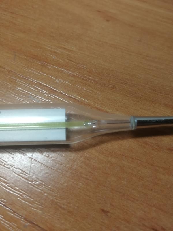 градусник во рту. ртуть в градуснике. 3. снимают ли пленку с градусника. сломанный градусник.