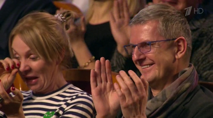 фестиваль квн в сочи. квн лучшие номера про путина и медведева. первые ряды квн. квн зрители в зале. елизавета кажанова квн.