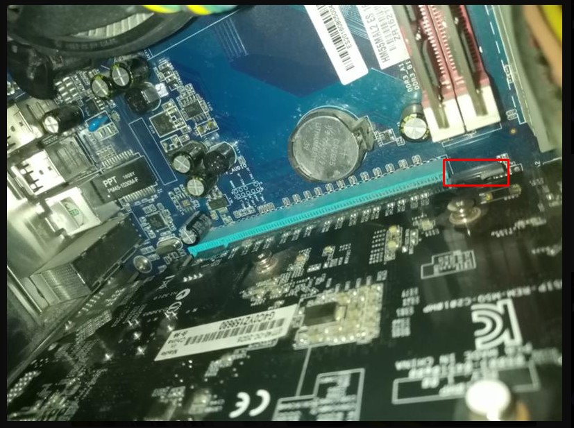 Ответы Mail: Где находится фиксатор видеокарты?