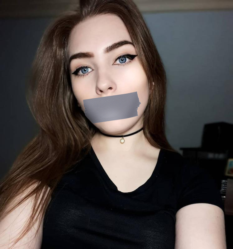 Девочка с заклеенным ртом. Девушки которым заклеивают рты. Рот заклеен скотчем. Красный кляп. Рот заклеен скотчем.