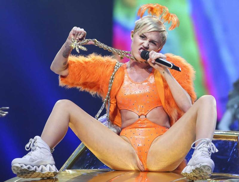 Mylie cyrus pussy