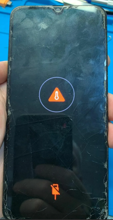 Залил телефон Samsung A50. Не заряжается, пишет перегрев. | Ответы Mail