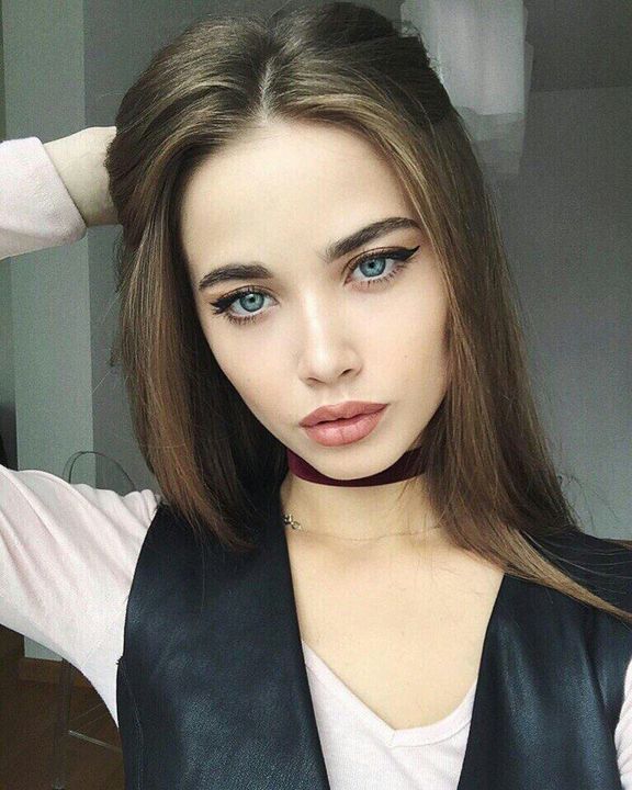 Как выглядит девушка 19 лет