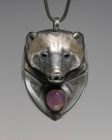 тотем росомаха. тотем росомахи медальон. росомаха животное арт.