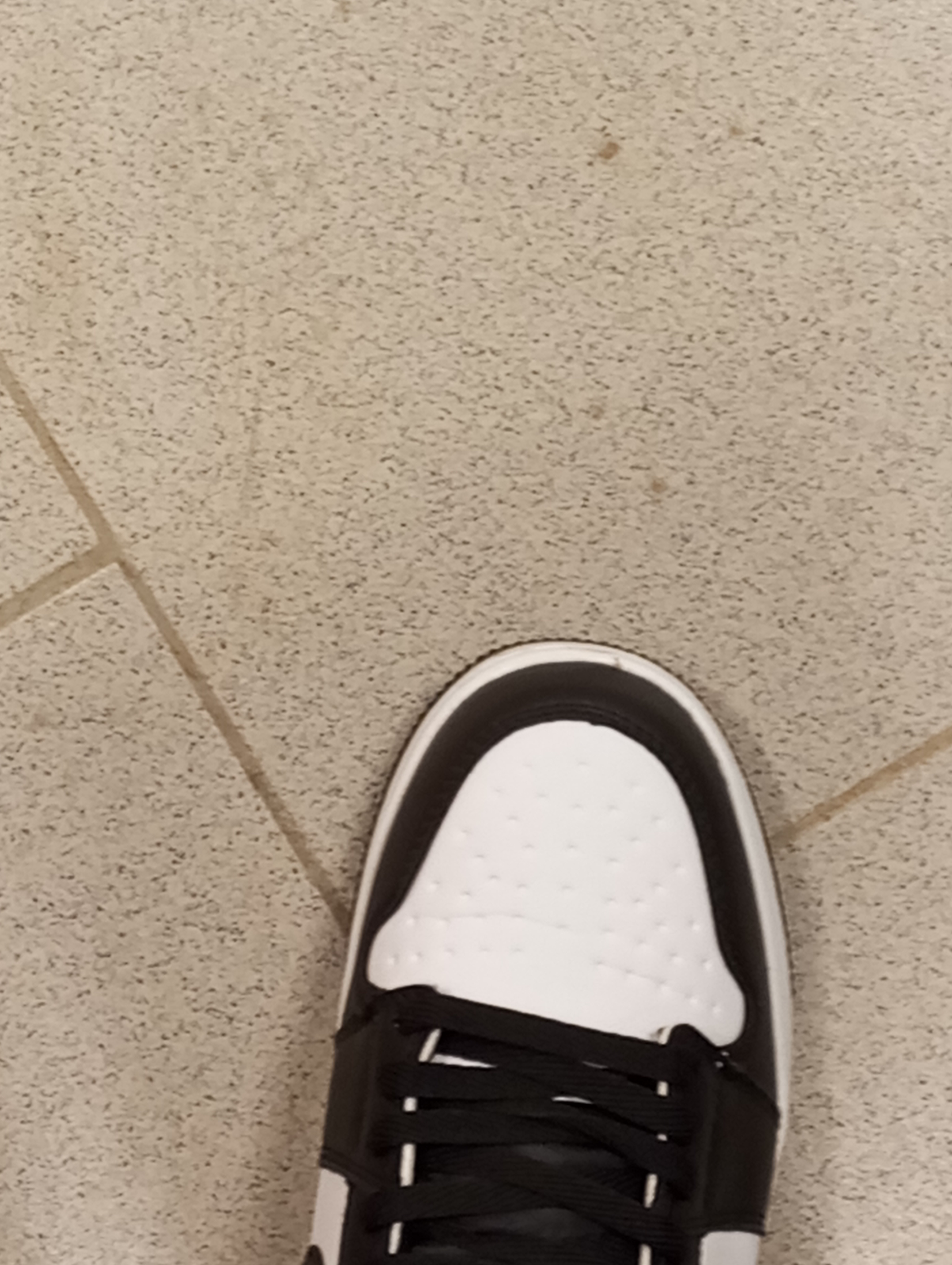 Ответы Mail: Перфорация на кроссовках Nike Air Jordan 1