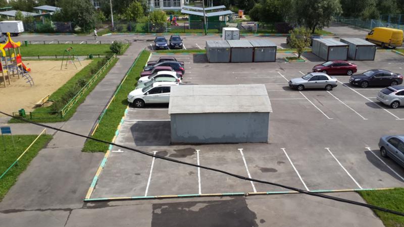 Оборудование для гаража. Место для инвалидов во дворе. Пандус перед гаражом. Инвалиды в музее. Русский гараж.