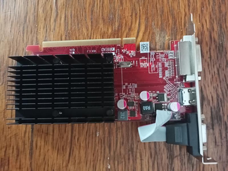 Vga no signal на мониторе. Нет сигнала с видеокарты на монитор. Сигнальный монитор. Синий экран нет сигнала. Нет сигнала с материнской платы на монитор причины.