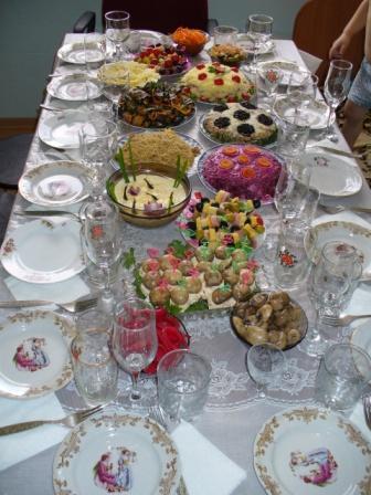 Ответы Mail.ru: Как вам такое предстоящее застолье в советское время?