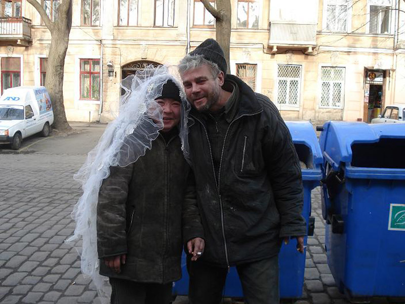 бомжиха хочет мужика этим надо
