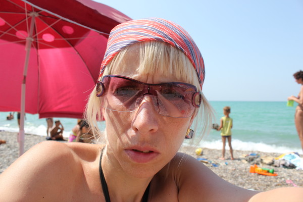 Мимика лица. Эмоциональные лица. Сквернословие. Мужчина ругается. Обиженная девочка.