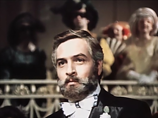 Однажды муж его возлюбленной умер, поэтому, простив ее за все, он забрал к себе 