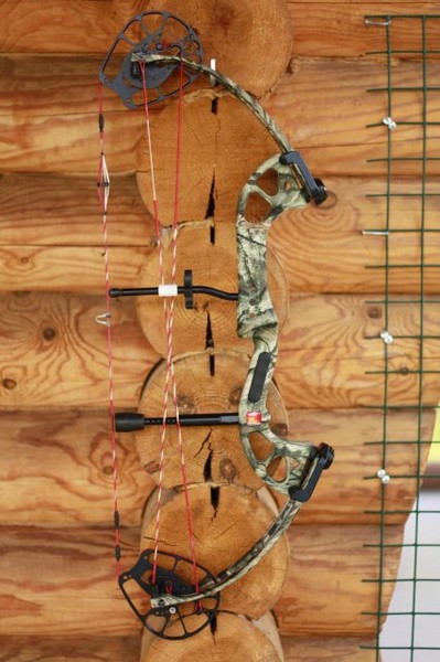 Лук подвешенный в музеях. Лук на веревке. Косичка из лука. Сушилка для лука. Хранение лука в чулках.