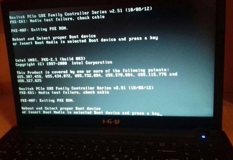 Не загружается ноутбук. Леново ноут черный экран. Чёрный экран при включении ноутбука. При включении ноутбука. Ноутбук чёрный экран после включения.