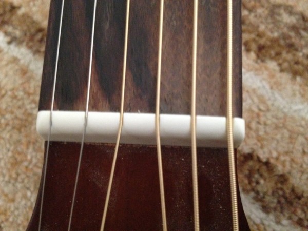 Дребезжат струны на ладах. Оплетка струны. Высота струн на ibanez 2550. Дребезжит струна на лес поле. Нижний порожек для укулеле.