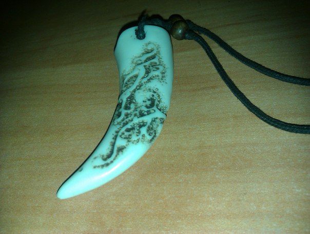 обсидиан украшения. подвеска клык из натурального камня. ожерелье с клыками. подвески в виде клыка. камень клык.