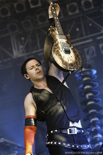 Орыс порно әкесі кончает оның кішкентай қызының киска нақты инцест