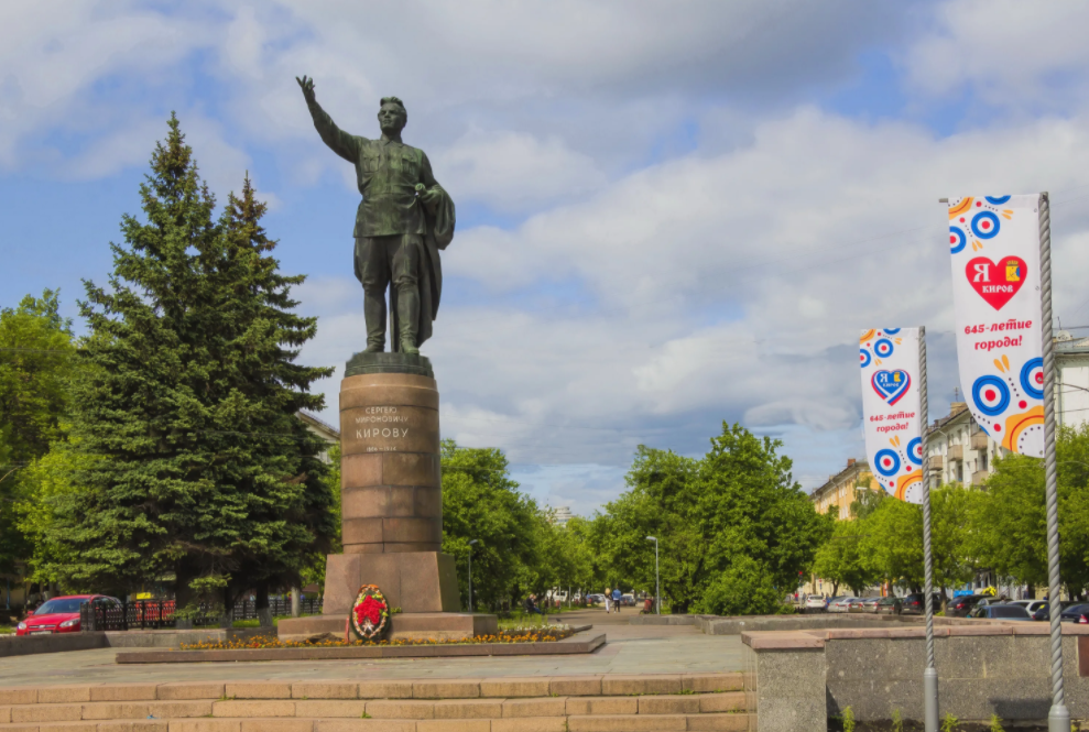 Кирову (санкт-петербург, кировская площадь). Октябрьский проспект памятник кирову. Киров октябрьский проспект с памятником кирову. Октябрьский проспект памятник. Памятник кирову сергею мироновичу кирову.