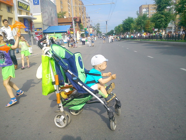 До какого возраста возят в коляске