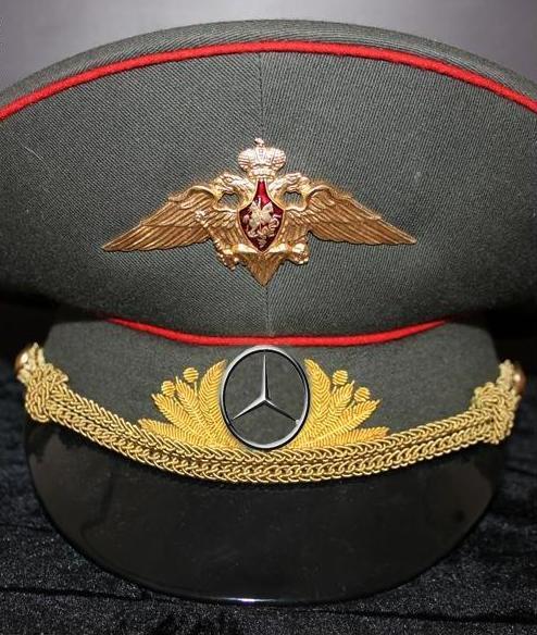 фуражка маршала жукова сбоку. как проверить фуражка. фуражка в руке. фуражка антар. фуражка квс аэрофлота ссср.