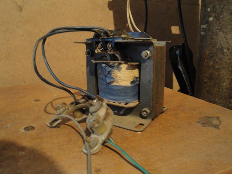 Трансформатор сколько вольт. Трансформатор сколько вольт. Схема подключения трансформатора с двумя вторичными обмотками. Трансформатор напряжения 4 обмоточный. Трансформатор переменного тока 16,5 вольт.