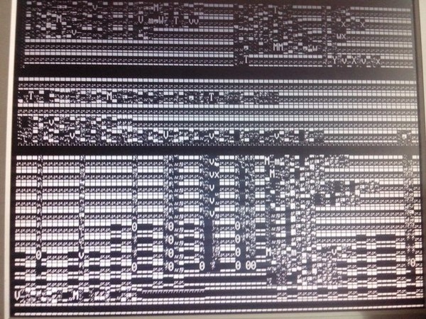 При включении иероглифы. При запуске компьютера непонятные символы. Артефакты видеокарты. Иероглифы при ошибке. Иероглифы при включении компа.