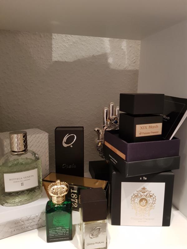 ваши любимые духи. духи поздравляю маму. парфюм с запахом компота. ваши любимые духи. любимые духи бузовой.