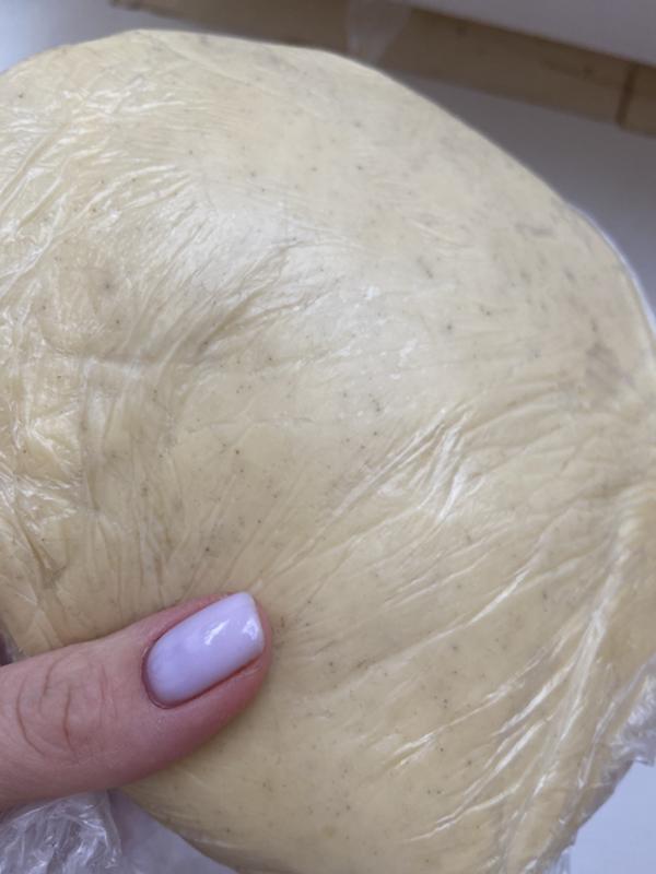 пельменное тесто чернеет. потемневшее тесто. соль на сковороде. потемневшее тесто. эмаль кастрюли почернела.