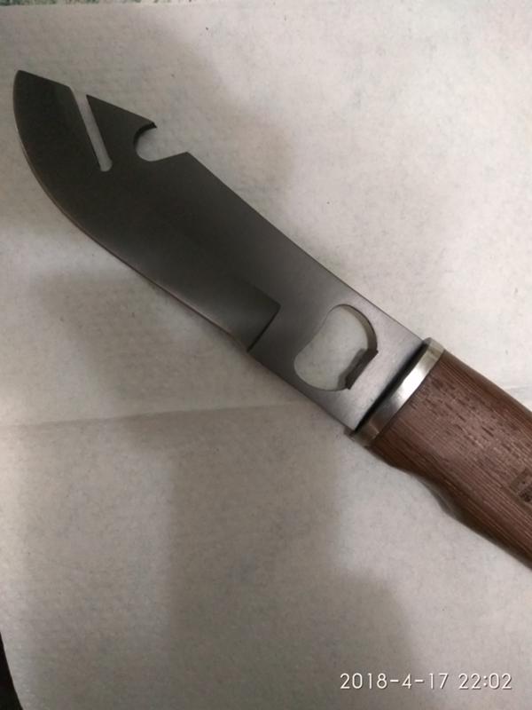 рукоятки охотничьих ножей. нож с отверстиями в рукоятке. выемка на ноже. охотничий нож с подпальцевыми выемками. выемка на ноже.