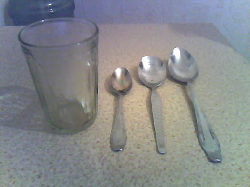 Вместимость столовой ложки. 1 чайная ложка сколько грамм воды. 5 чайной ложки. Количество сахара в столовой ложке в граммах. Чайная ложка вмещает.