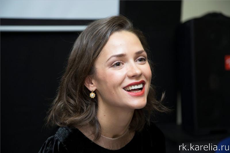Микульчина личная жизнь биография муж дети Ответы Mail.ru: Какая из трёх девушек вам симпатичнее всех?